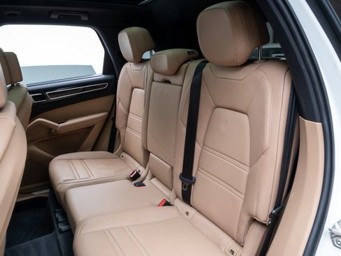 Used 2019 Porsche Cayenne E-Hybrid AWD/4WD image 21