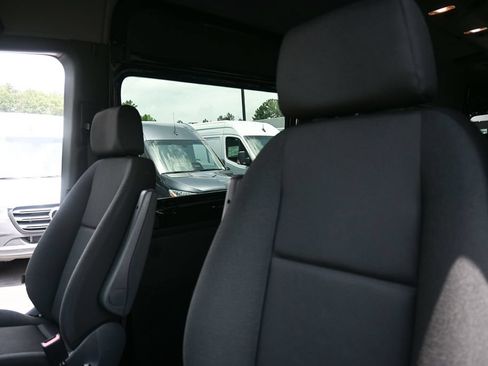 Used 2025 Mercedes-Benz Sprinter 2500 image 5