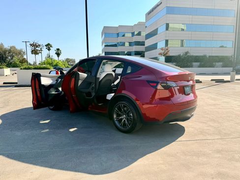 Used 2024 Tesla Model Y Long Range RWD image 43