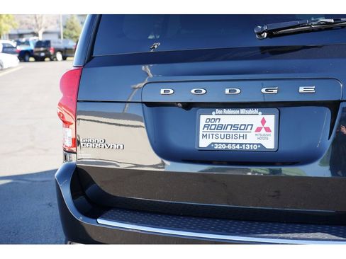Used 2018 Dodge Grand Caravan SE w/ UConnect Hands-Free Group image 10