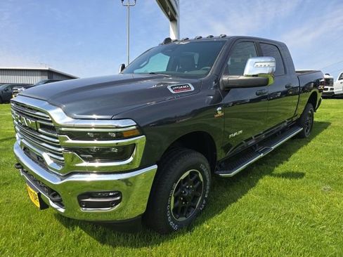 New 2026 RAM 2500 Laramie AWD/4WD image 3