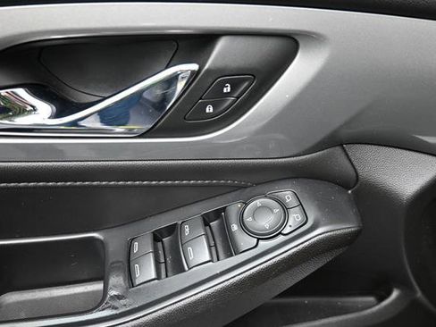 Used 2022 Chevrolet Traverse LT FWD image 6