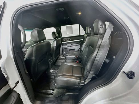 Used 2016 Ford Explorer XLT w/ Equipment Group 202A FWD image 26