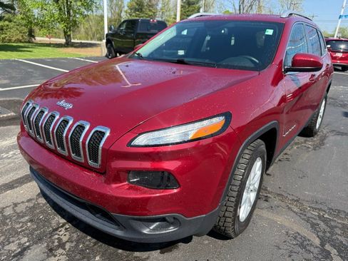 Used 2017 Jeep Cherokee Latitude w/ Cold Weather Group AWD/4WD image 7