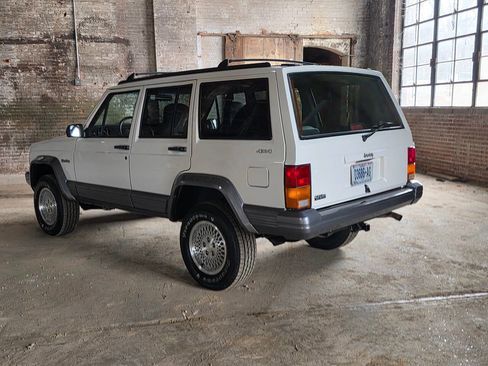 Used 1996 Jeep Cherokee 4WD 4-Door image 42