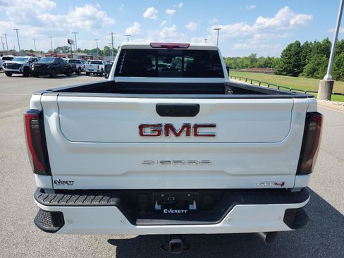 Used 2025 GMC Sierra 2500 AT4 w/ AT4 Premium Plus Package AWD/4WD image 5