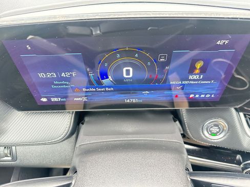 Used 2025 Chevrolet Equinox LT image 40