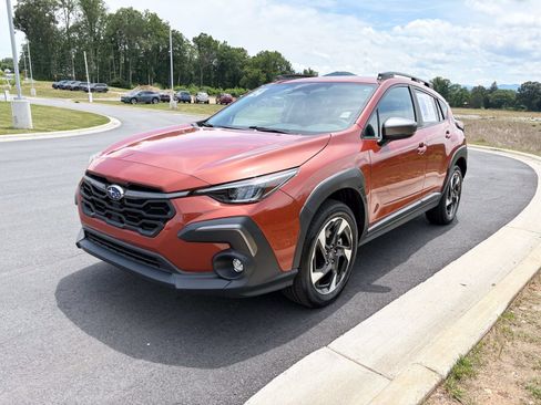 Certified 2024 Subaru Crosstrek 2.5i Limited w/ Crosstrek Mirror Package AWD/4WD image 3