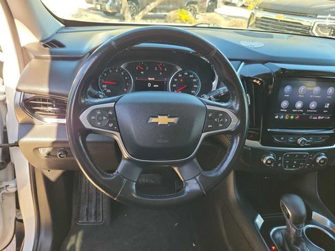 Used 2021 Chevrolet Traverse LT image 15