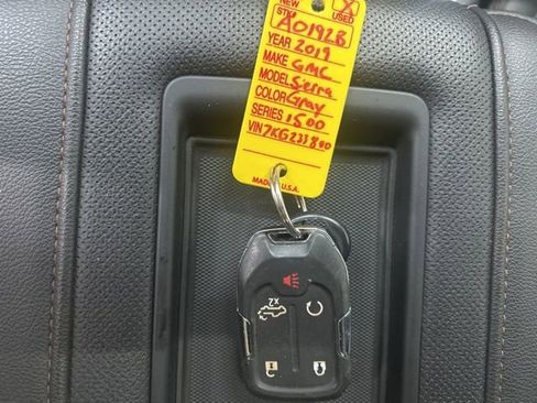 Used 2019 GMC Sierra 1500 AT4 w/ AT4 Premium Package image 18