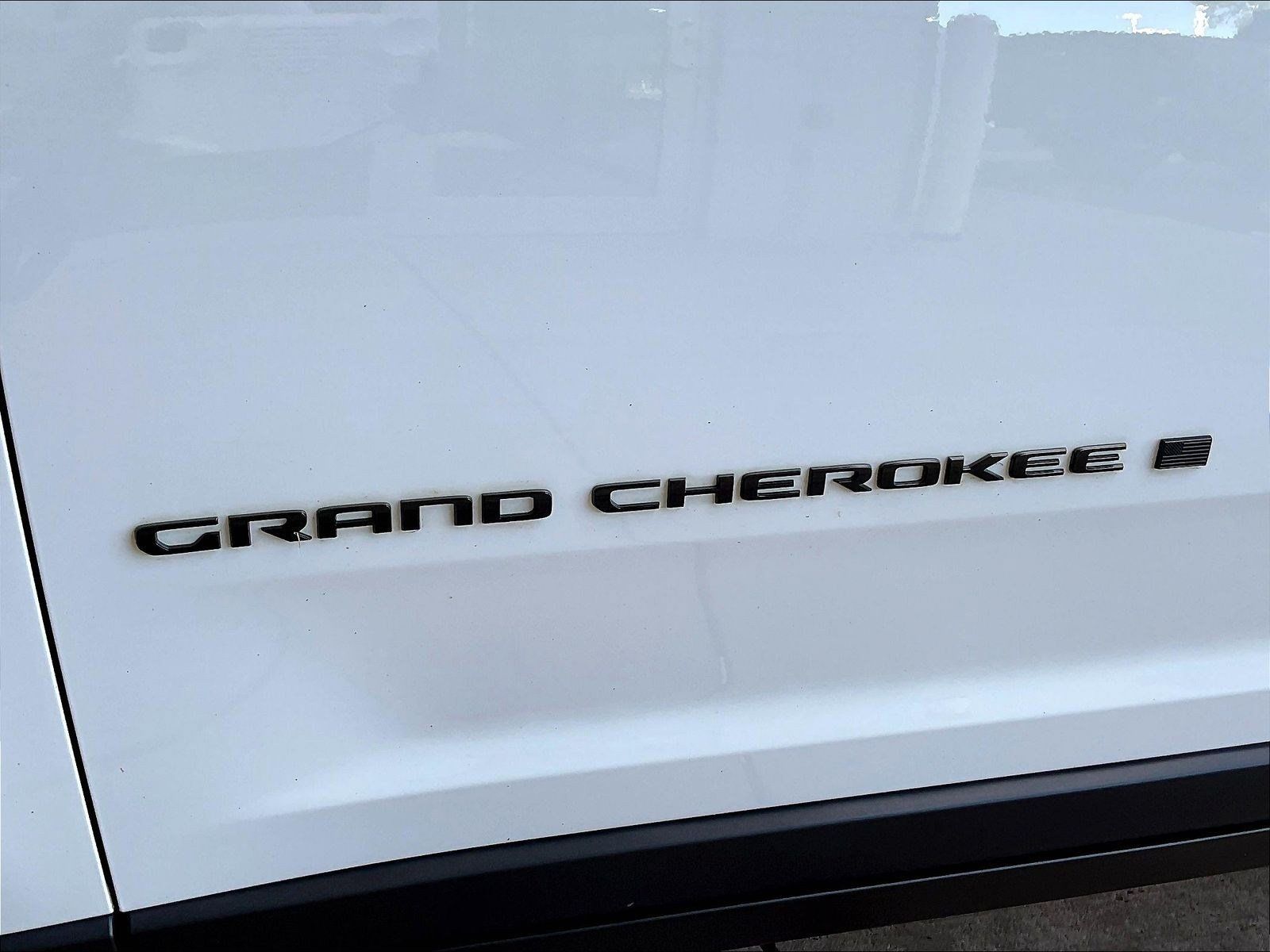 Used 2023 Jeep Grand Cherokee Altitude AWD/4WD image 23