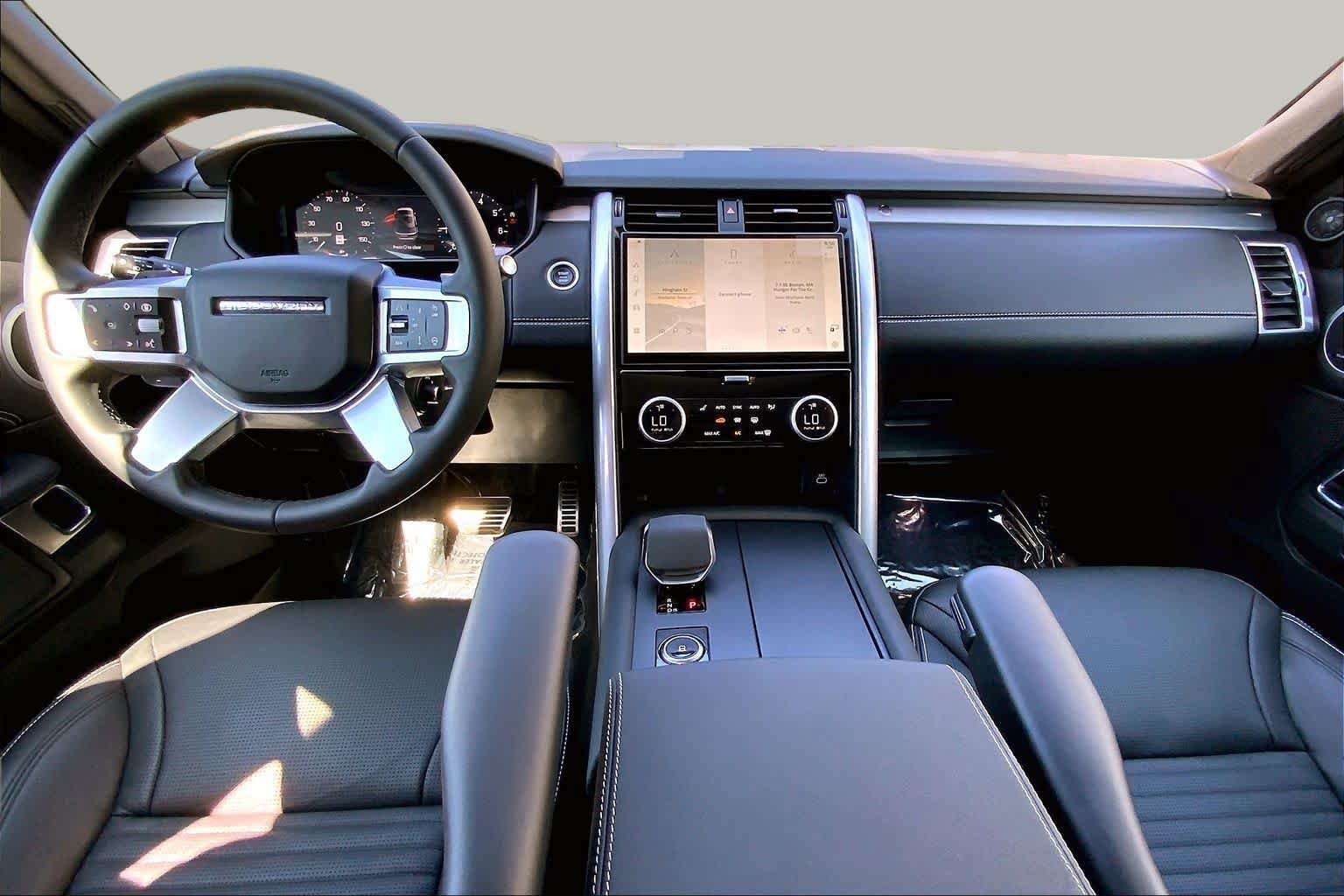 Used 2025 Land Rover Discovery Dynamic SE AWD/4WD image 27