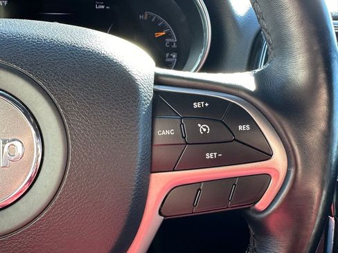 Used 2022 Jeep Grand Cherokee Laredo X image 23