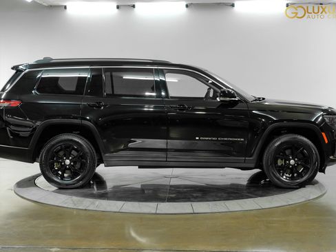 Used 2023 Jeep Grand Cherokee L Limited AWD/4WD image 8