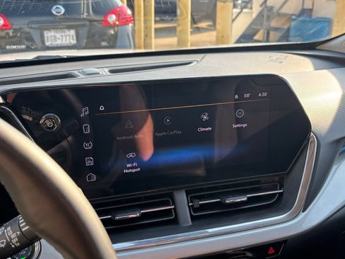 Used 2025 Chevrolet Trax LT w/ LT Convenience Package image 20