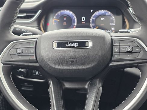 New 2025 Jeep Grand Cherokee Altitude image 18