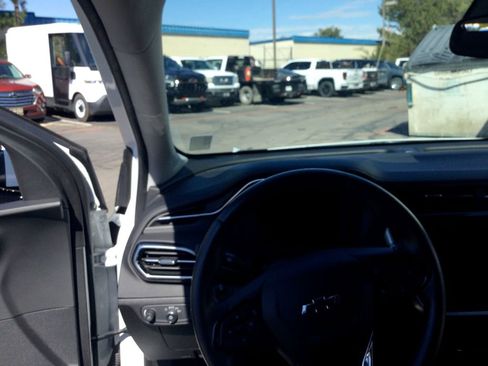 Used 2023 Chevrolet Bolt EUV LT w/ Comfort Package image 31