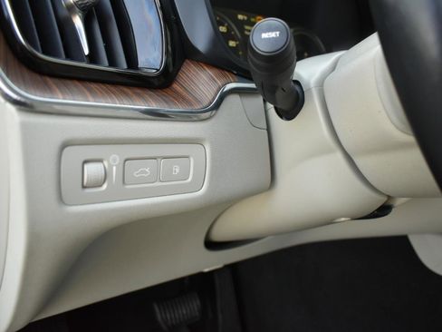 Used 2019 Volvo XC60 T8 Inscription w/ Advanced Package image 43