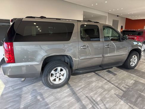 Used 2007 GMC Yukon XL SLT w/ SLT Preferred Equipment Group AWD/4WD image 8
