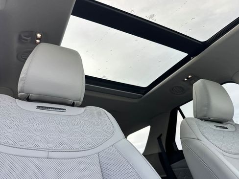 Certified 2025 Ford Explorer Platinum w/ Ultimate Package image 18