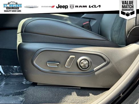 Certified 2025 Jeep Grand Cherokee Altitude AWD/4WD image 17