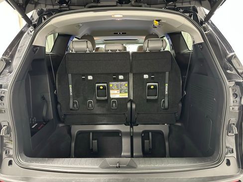 Used 2025 Toyota Sienna XLE image 53