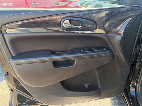 Used 2017 Buick Enclave Leather FWD image 13