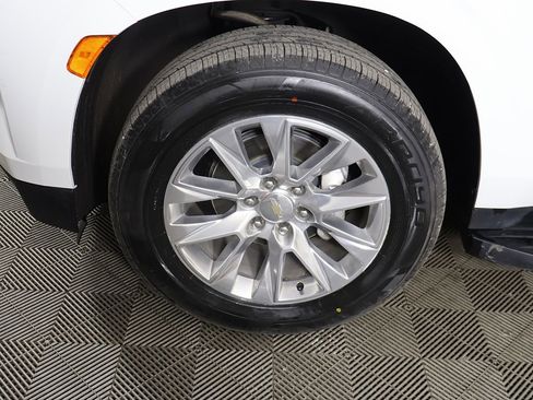 Used 2023 Chevrolet Suburban Premier AWD/4WD image 22