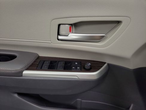 Used 2024 Toyota Sienna XLE w/ XLE Plus Package image 19