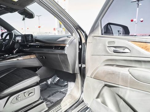 Used 2021 Cadillac Escalade ESV Sport Platinum w/ LPO, ONYX Package AWD/4WD image 11