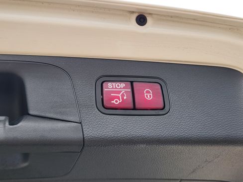 Used 2017 Mercedes-Benz GLC 300 image 32