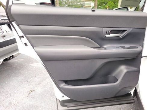 New 2026 Toyota Grand Highlander FWD image 8