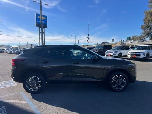 Used 2024 Chevrolet Trax LT FWD image 5