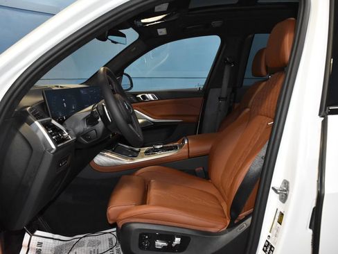 Used 2025 BMW X7 M60i AWD/4WD image 9