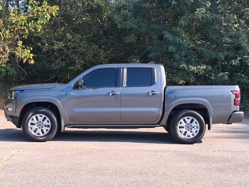 Used 2022 Nissan Frontier SV AWD/4WD image 2