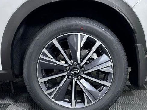 Certified 2026 INFINITI QX60 Luxe w/ Family Package FWD image 11