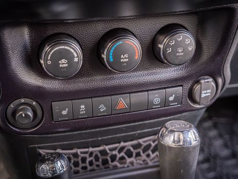 Used 2016 Jeep Wrangler Unlimited Sahara w/ Connectivity Group image 20