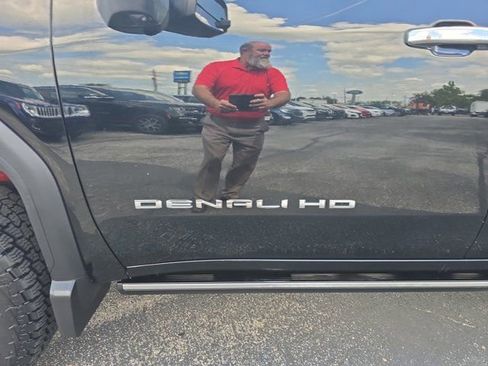 Used 2024 GMC Sierra 2500 Denali Ultimate image 11