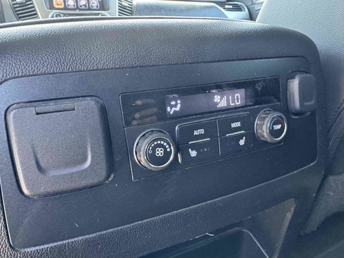 Used 2018 Chevrolet Suburban Premier image 33