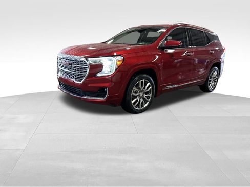 Used 2022 GMC Terrain Denali w/ Denali Premium Package image 2