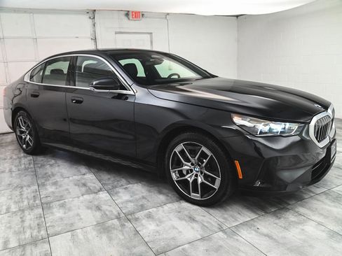 Used 2026 BMW 530i xDrive AWD/4WD image 3