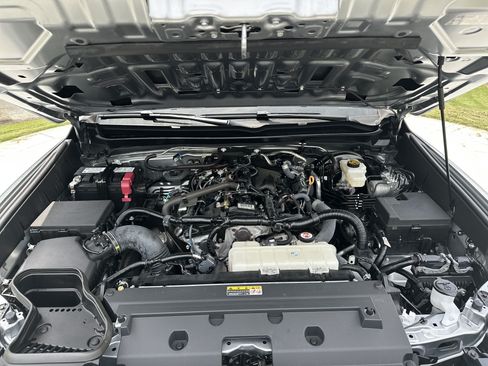 Certified 2025 Toyota Tacoma SR5 AWD/4WD image 34