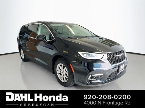 Used 2024 Chrysler Pacifica Touring-L image 1