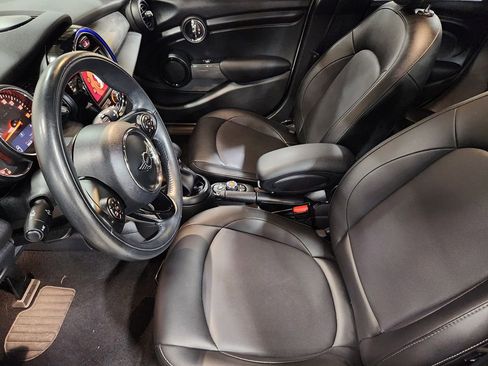 Used 2019 MINI Cooper 4-Door Hardtop image 30