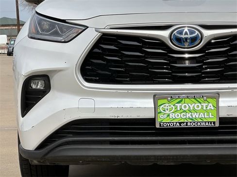 Used 2023 Toyota Highlander Bronze Edition image 4