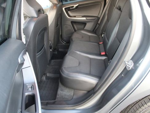 Used 2017 Volvo XC60 T5 w/ Tailgate Package image 11