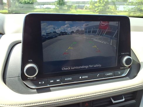 Used 2025 Nissan Rogue SV AWD/4WD image 22
