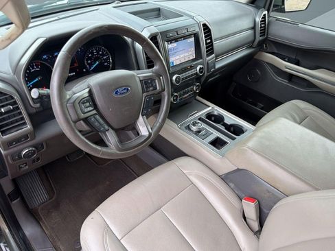 Used 2019 Ford Expedition XLT w/ Equipment Group 202A RWD image 4
