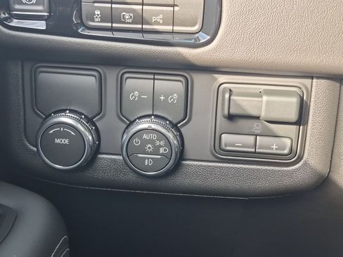 New 2026 GMC Yukon XL Elevation w/ Elevation Premium Package RWD image 17