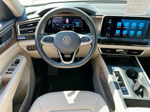 Used 2024 Volkswagen Atlas SE FWD image 15